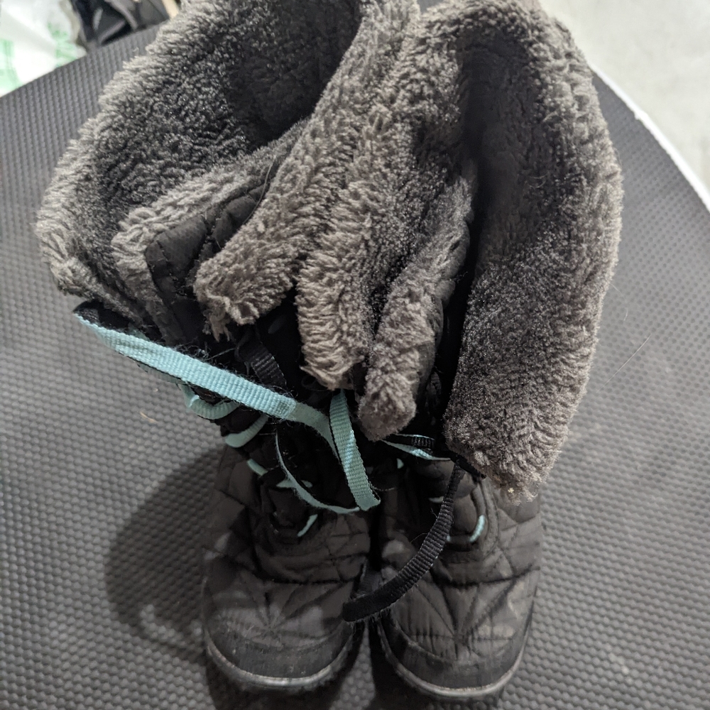Youth snow boots